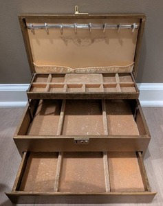 lot 3997 image: Multi-Drawer Jewelry Box&nbsp