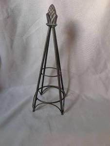 lot 4003 image: Metal Tower Decorative Display