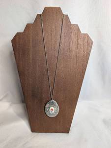 lot 4008 image: Wooden Necklace Display Holder
