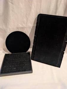 lot 4010 image: 3-Piece Black Jewelry Display Pieces