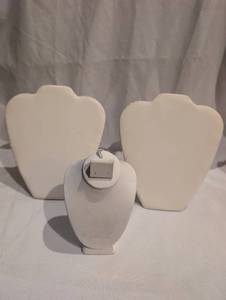 lot 4011 image: Jewelry Display Stand Bust Necklace Holder 3-Piece Set