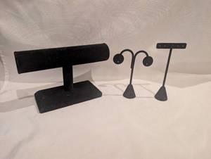 lot 4016 image: Black Jewelry Display Stands Set 3 Pieces T-Bar Earring Holder