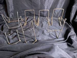 lot 4024 image: Wire Stands Set of 8 Small Display Easels