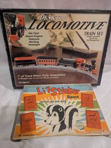 lot 4501 image: Desktop Locomotive Train Set Die Cast Steam Engine Working Headlight 7 Track  Vintage Game