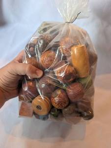 lot 5001 image: Assorted Large Decorative Ceramic Beads&nbsp