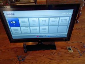 lot 903 image: LG 42in Television with Remote