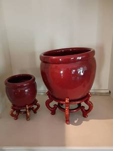 lot 905 image: 2 Garden Pots with Stands.  Largest is 20 x 15