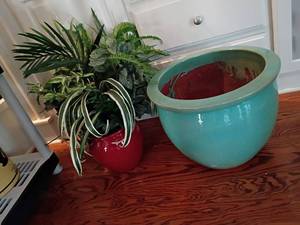 lot 906 image: 2 Garden Pots.  Largest is 12 x 16. The smaller one has a faux arrangement