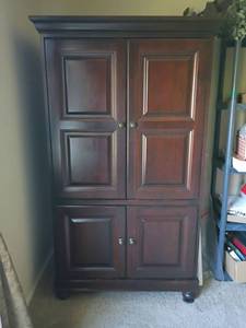 lot 909 image: Hooker Furniture Cabinet with Shelves.  74 x 40 x 24