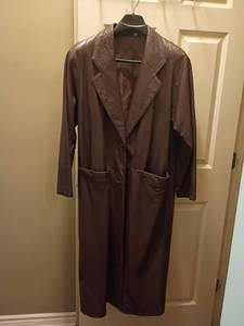 lot 913 image: Ladies Preston and York Brown Leather Trench Coat.  Size Large