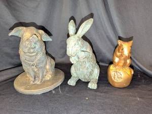 lot 1002 image: Animal Figurine Set pig Rabbit and mouse