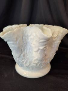 lot 1010 image: Westmoreland Milk Glass Bramble (Maple Leaf) Pattern 6x8 vase