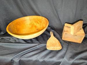 lot 1017 image: Wood Butter Bowl, paddle and butter mold
