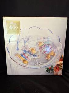 lot 1023 image: Mikasa Holiday Teddy Bears Decorative Plate