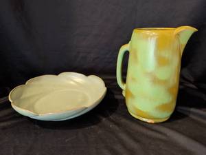 lot 1029 image: 2 Frankoma pottery pieces with chips