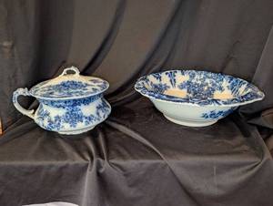 lot 1031 image: Antique Wood & Son Flow Blue chamber pot and washbasin