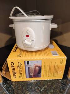 lot 1104 image: Crofton Slow Cooker and Presto Power Pop
