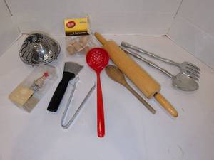 lot 1108 image: Kitchen Gadget Lot Steamer Basket, Rolling Pin, Serving spoon, Bottle Stopper and more