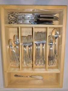 lot 1120 image: Wm. Rogers & Son silver plated Victorian Rose Flatware Set in wooden box