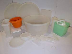 lot 1121 image: Vintage Tupperware assortment
