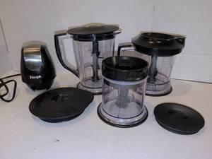 lot 1122 image: Ninja Food Processor Attachment Set with Bowls Lids and Blades