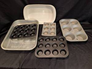lot 1126 image: Baking Pan Lot Muffin Cupcake Tins Mixed Sizes