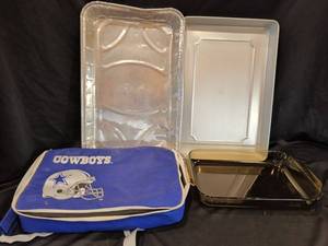 lot 1129 image: Pyrex Casserole Dish Lot with Cowboys Insulated Carrier Bag