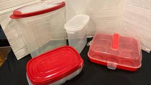 lot 1142 image: Rubbermaid and other storage containers