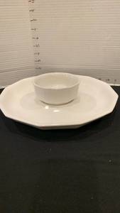 lot 1152 image: White Ceramic Chip and Dip Serving Platter with Bowl