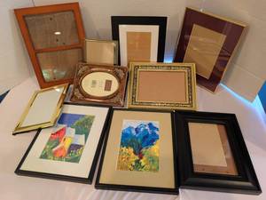 lot 1208 image: Lot of 4x6 and 5x7 Picture Frames Assorted Sizes Colors Styles