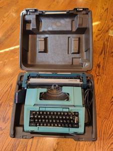 lot 1213 image: Smith-Corona Coronet XL Electric Typewriter with Case