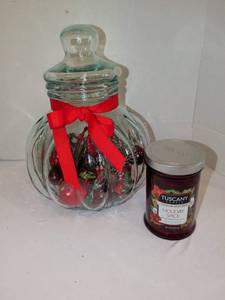 lot 1227 image: Large lidded 13 inch jar with holiday floral and candle