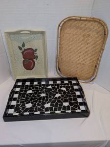 lot 1238 image: 3-Piece Decorative Tray Set with Apple Design and Woven Rattan largest black tray is 19x13