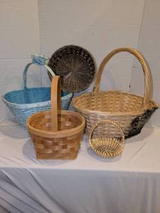 lot 1244 image: Wicker Baskets Lot 5 Pieces Assorted Sizes