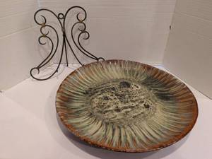 lot 1249 image: 20x20 Decorative Ceramic plate with Metal Stand