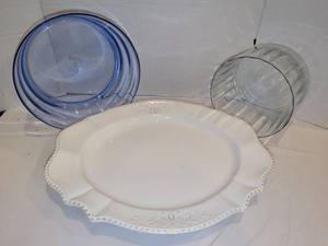 lot 1256 image: Gallery Tabletops chipped Provence tray, 1 glass bowl and 1 plastic bowl