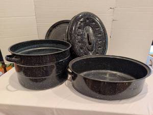 lot 1259 image: Speckled Enamelware Cookware Set with Lids and Steamer Rack