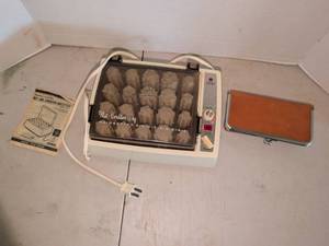 lot 1347 image: General Electric Mist-Condition-Dry Hairsetter with Hobo International Case