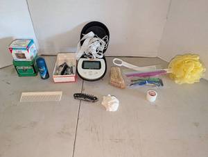 lot 1355 image: RESPeRATE Ultra blood pressure machine and bathroom items