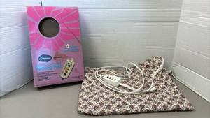 lot 1409 image: Sunbeam Deluxe Automatic Heating Pad Model 49-37