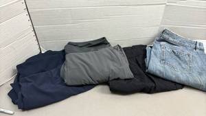 lot 1447 image: Three pants - 14 jeans - 16