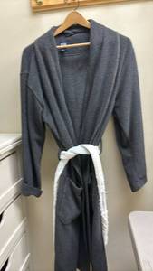 lot 1463 image: GAP Long Sleeve Robe with Tie Belt