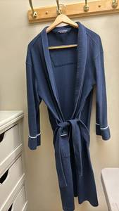 lot 1466 image: Roundtree & Yorke Navy Waffle Knit Robe with Belt One Size
