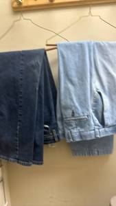 lot 1475 image: Two pair jeans.  Light blue is size 3830 cant find size on dark ones