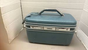 lot 1477 image: Samsonite Train Case with Mirror