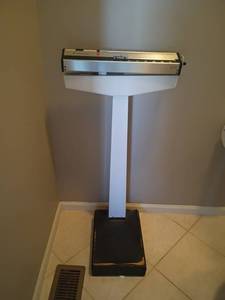 lot 1482 image: Health O Meter Doctors Scale.  36 x 17 x 13