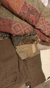 lot 1507 image: QueenKing comforter with shams and misc bed skirt and matching shams