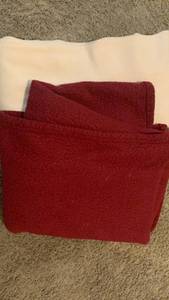 lot 1510 image: Throw blanket and twin Blanket