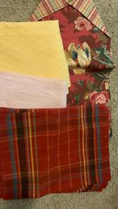 lot 1519 image: Table cloth, placemats, and runner