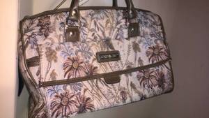 lot 1524 image: Jordache accessories bag